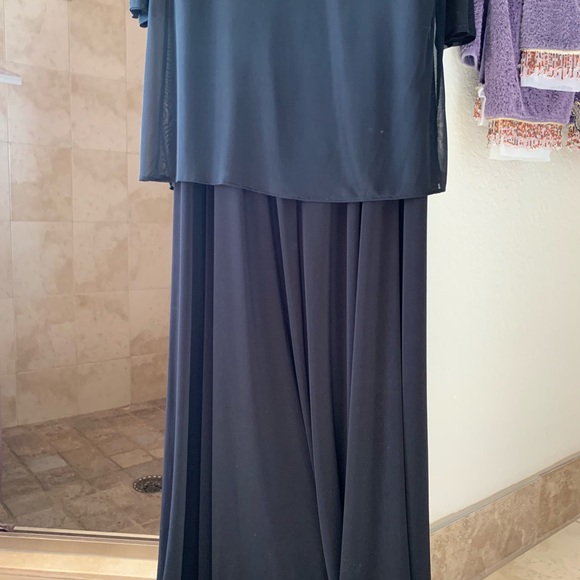 Woman’s 14P Evening Dress .....$100 - Picture 4 of 8